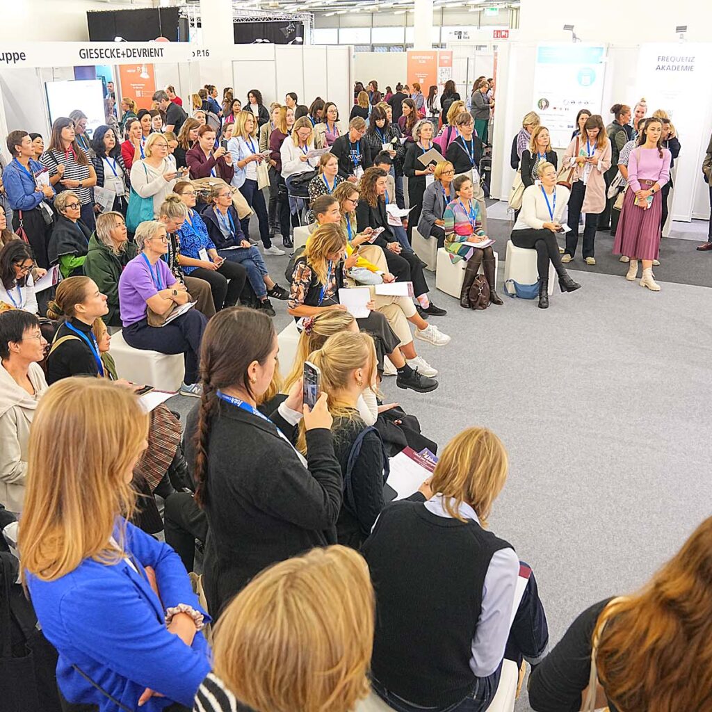 Auf der herCAREER mit Team