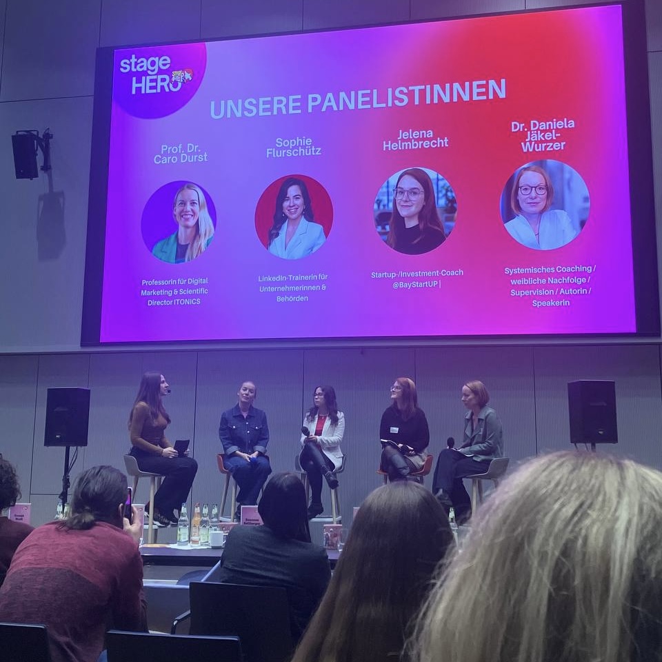 Panelistin beim Event stageHERo in Nürnberg